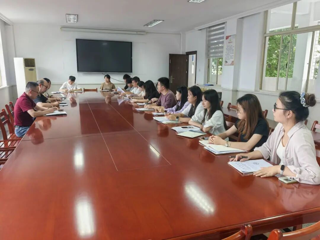教师朝向.jpg