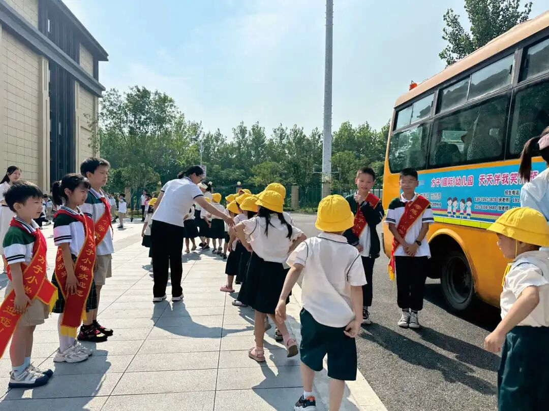 校车直送 保驾护航.jpg