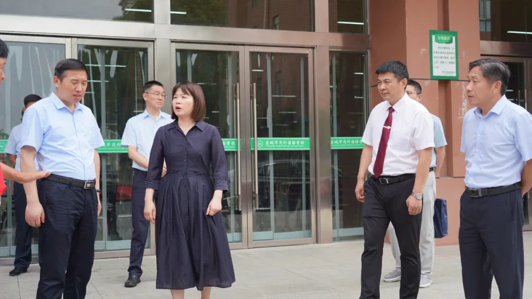 李艳霞要求我校从细节入手做好组考工作,特别要注意师生安全,考生的